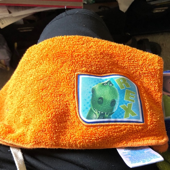 Kids Orange Dinosaur  wash cloth - Picture 1 of 1